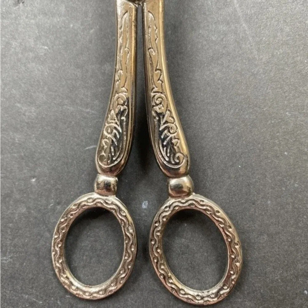 Vintage Silver Plated Floral Ornate Serving Bread ,Salad Server Scissor Tong